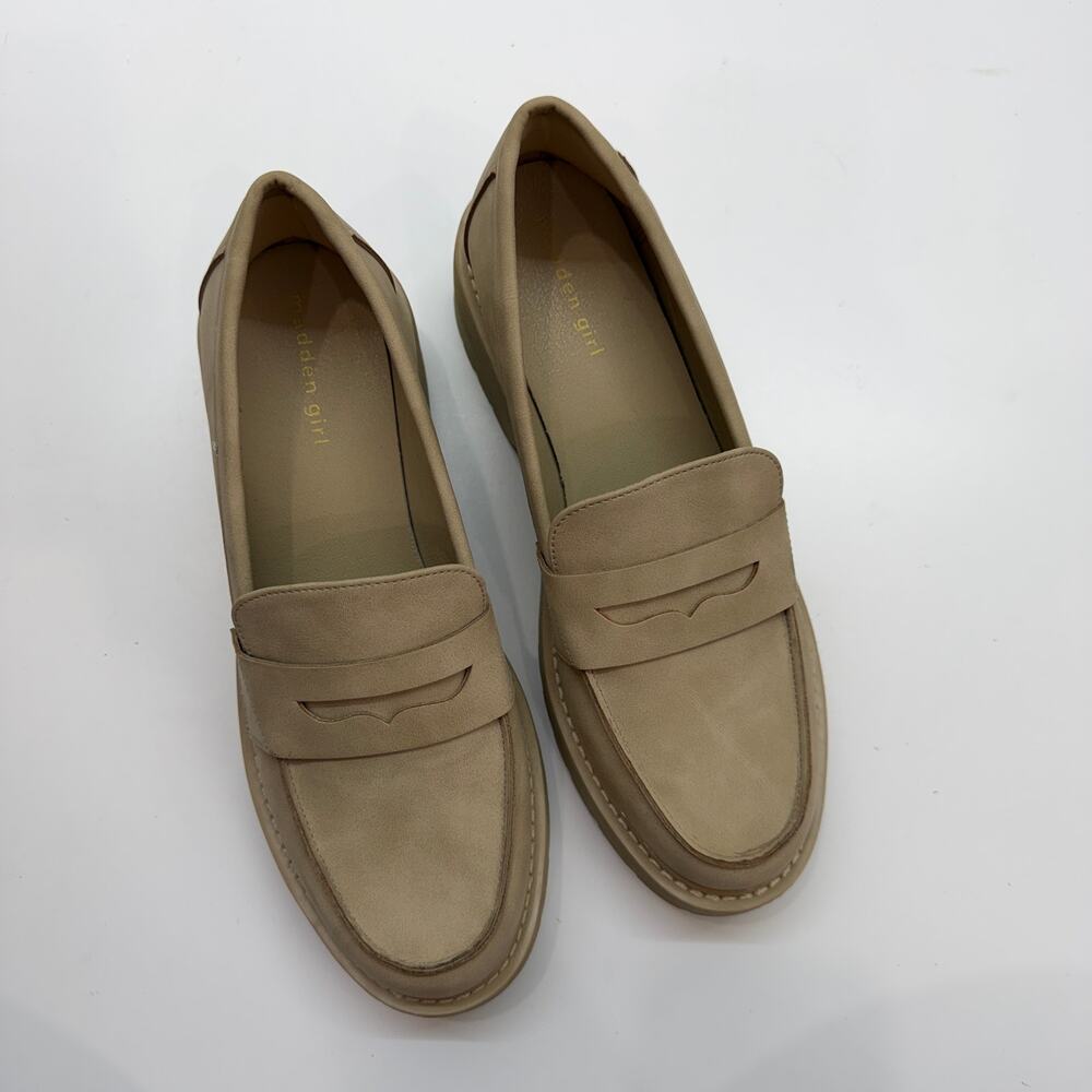 Madden Girl Lug Sole Loafers 9 Beige Tan Neutral Minimalist Preppy